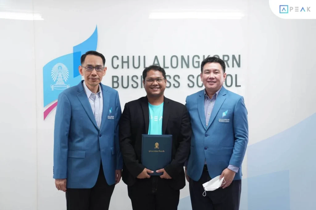ผู้บริหาร PEAK ถ่ายรูปร่วมกับคณะอาจารย์คณะพาณิชยศาสตร์และการบัญชี จุฬาลงกรณ์มหาวิทยาลัย