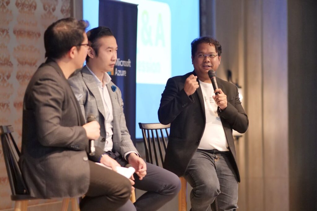 CEO PEAK กับ MD Srichand, CEO bluebik