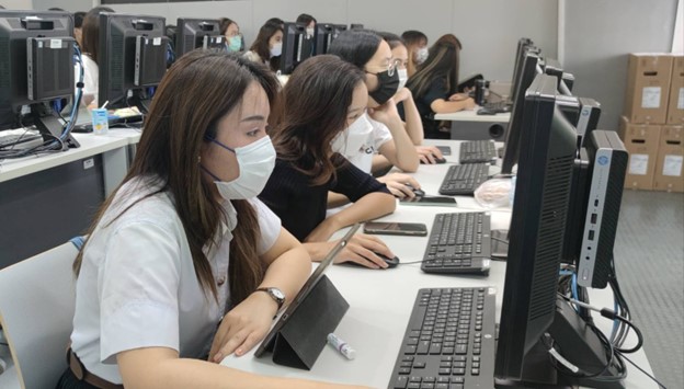 นักศึกษาคณะพาณิชยศาสตร์และการบัญชี มธ.