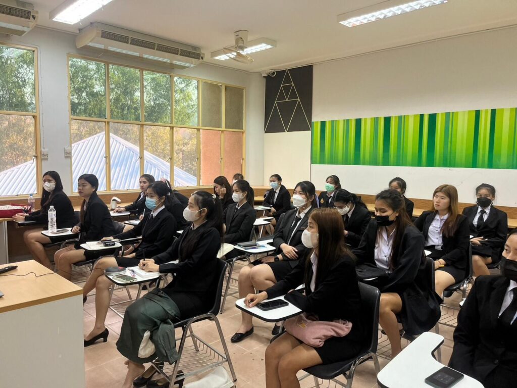 นักศึกษามหาวิทยาลัยเทคโนโลยีราชมงคลล้านนา เชียงราย