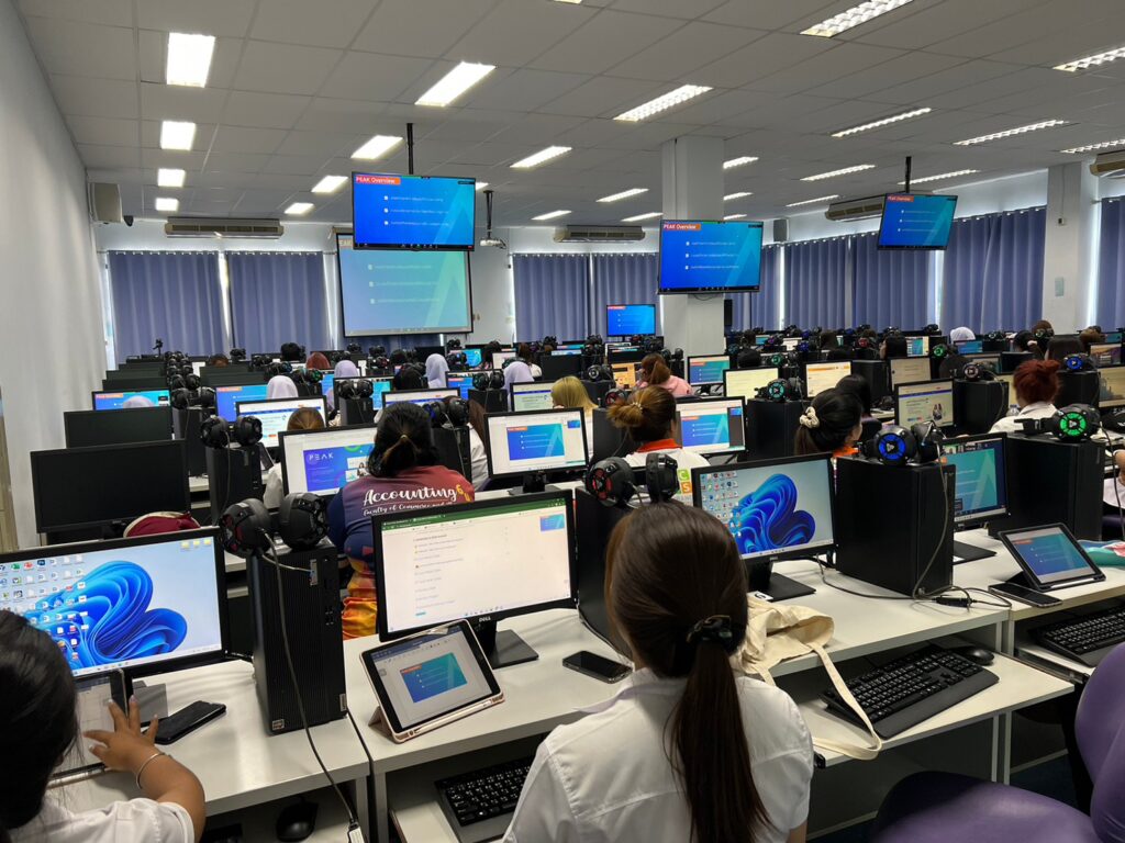 นักศึกษามหาวิทยาลัยเทคโนโลยีราชมงคลตะวันออก วิทยาเขตจักรพงษภูวนารถ